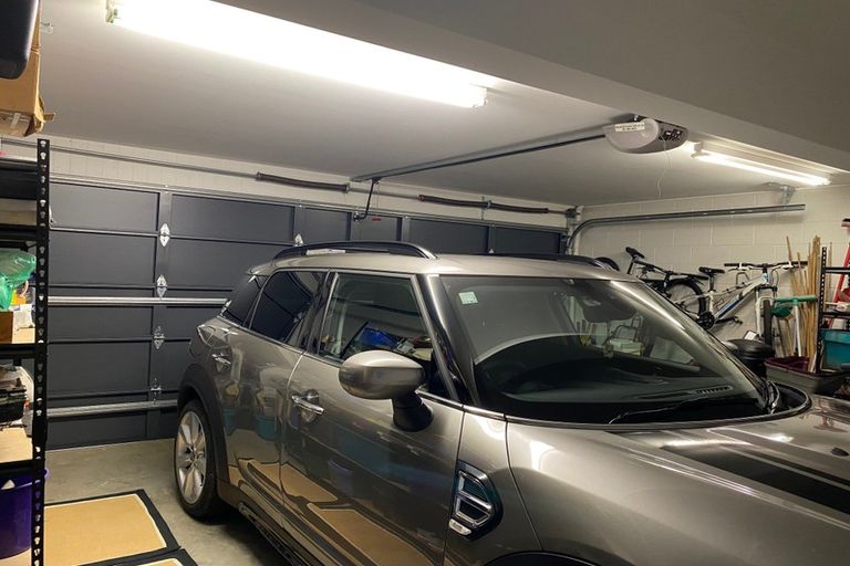 Photo of property in 16 Cavalry Close, Crofton Downs, Wellington, 6035