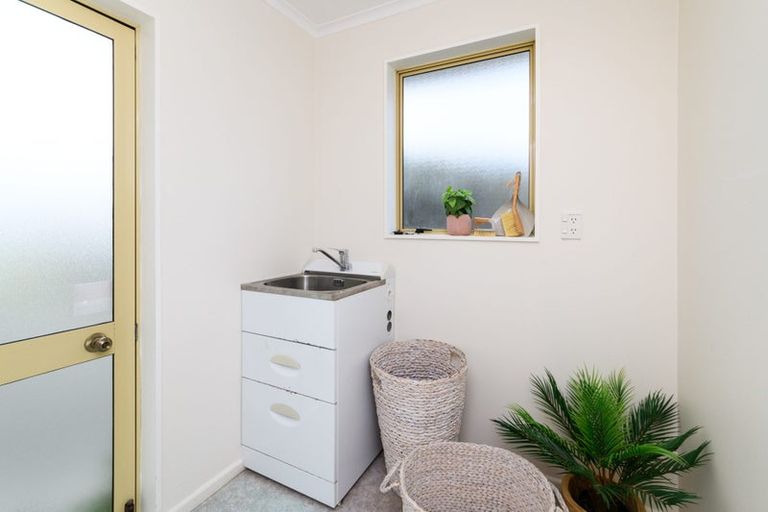 Photo of property in 68 Pacific Drive, Fitzherbert, Palmerston North, 4410