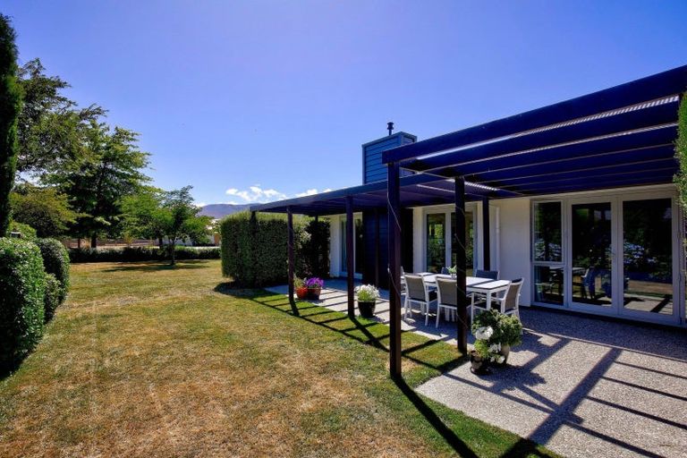 Photo of property in 23 Bridesdale Drive, Lake Hayes, Queenstown, 9304