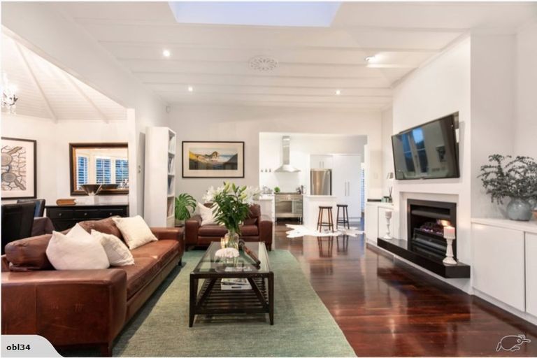 Photo of property in 71 Beach Road, Mellons Bay, Auckland, 2014