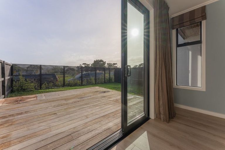 Photo of property in 28 Marine Parade, Hobsonville, Auckland, 0616