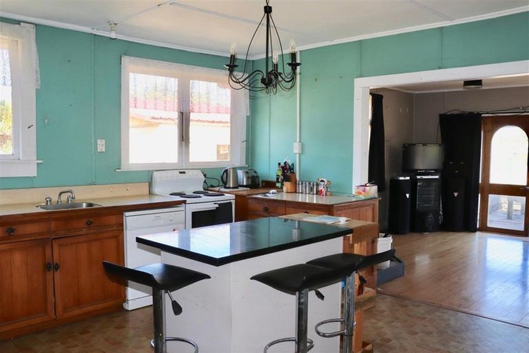 Photo of property in 1 Curtis Street, Hector, 7822