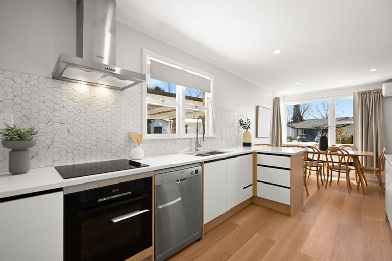 Photo of property in 1 Keitha Place, Glenview, Hamilton, 3206