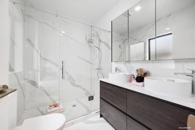 Photo of property in 120 Kewa Road, Albany Heights, Auckland, 0632