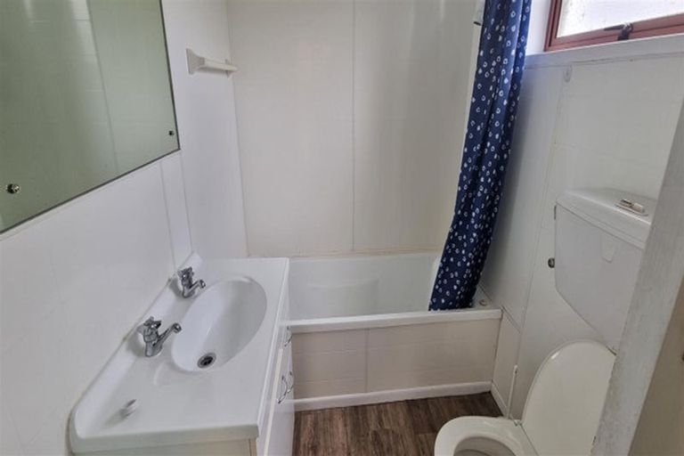 Photo of property in 8a Wyndham Road, Hannahs Bay, Rotorua, 3010