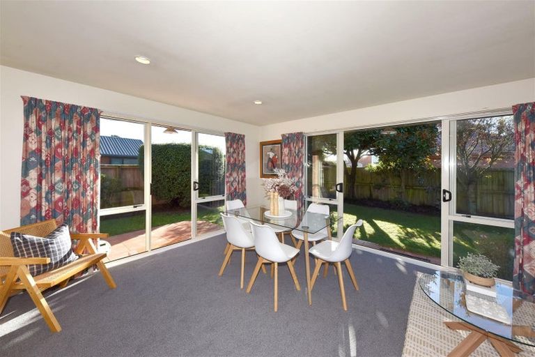 Photo of property in 4 Rosefield Lane, Northcote, Christchurch, 8052