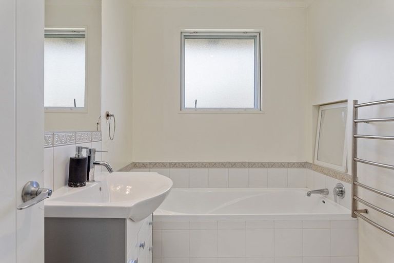 Photo of property in 10b Manahi Place, Woodend, 7610