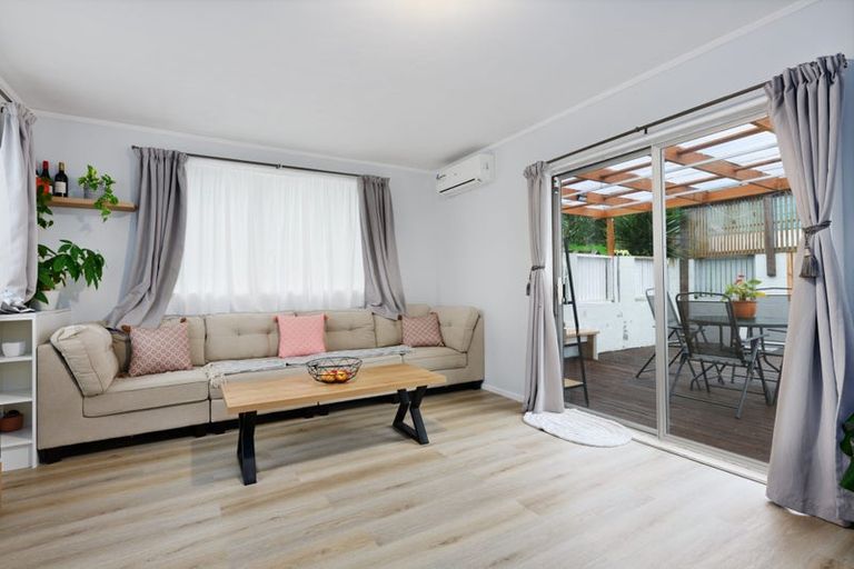 Photo of property in 31 Glenbervie Crescent, Massey, Auckland, 0614