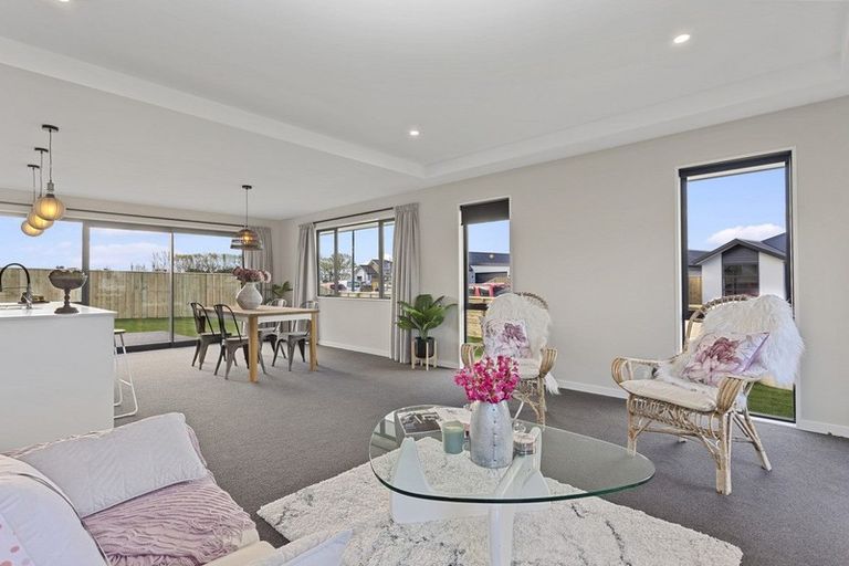 Photo of property in 8 Oakleigh Street, Woodend, 7610