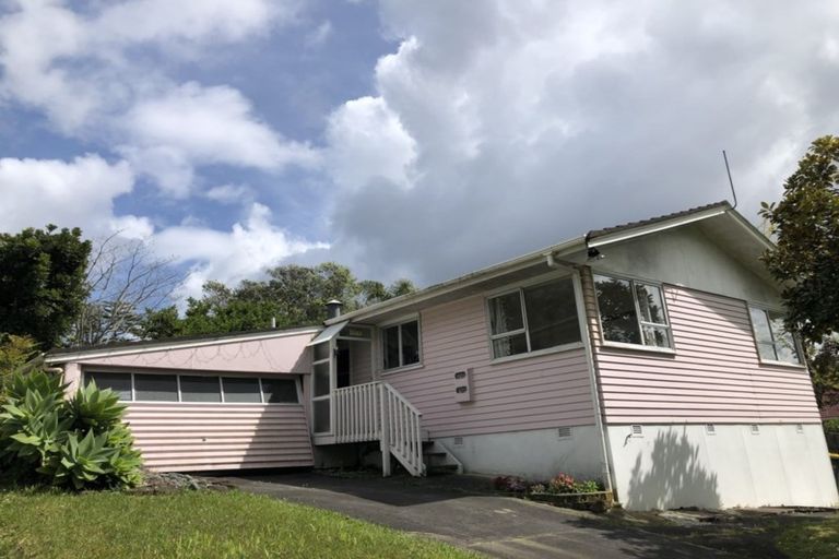 Photo of property in 3 Tahu Crescent, Sunnynook, Auckland, 0620