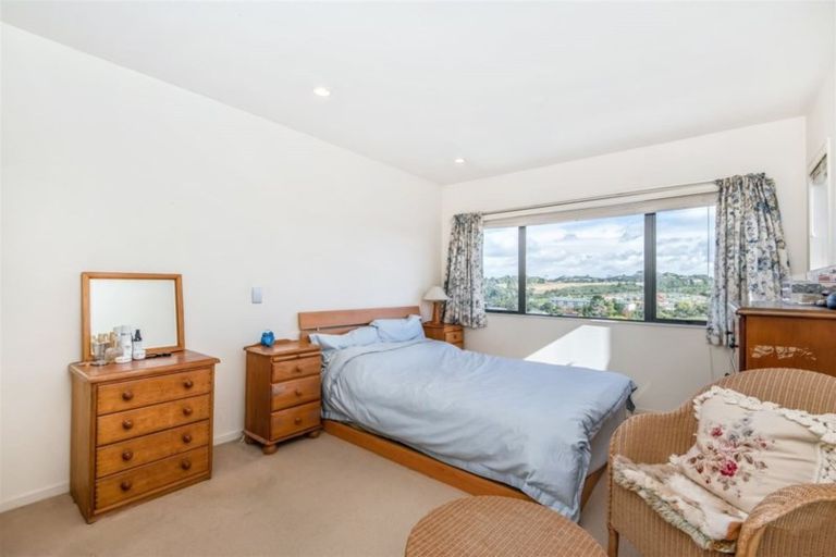 Photo of property in 20/22 Northcross Drive, Oteha, Auckland, 0632