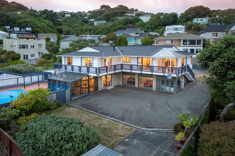 Photo of property in 14 Cavendish Square, Strathmore Park, Wellington, 6022