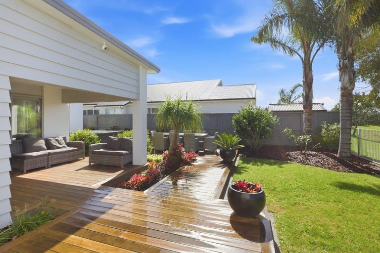 Photo of property in 42 Cassinia Close, Papamoa Beach, Papamoa, 3118