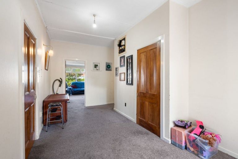 Photo of property in 16 Moore Street, Milton, 9220