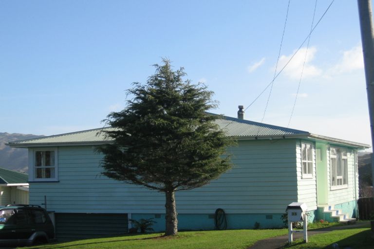 Photo of property in 35 Fantame Street, Cannons Creek, Porirua, 5024