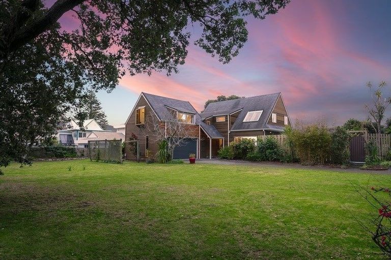 Photo of property in 23 Manly Street, Paraparaumu Beach, Paraparaumu, 5032