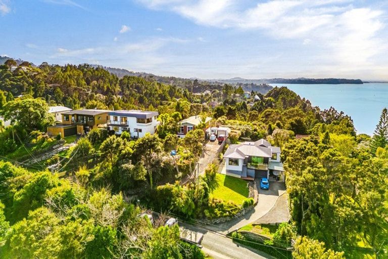 Photo of property in 22 Arapito Road, Titirangi, Auckland, 0604
