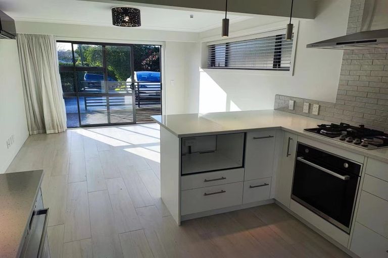 Photo of property in 12 Meadowvale Avenue, Forrest Hill, Auckland, 0620