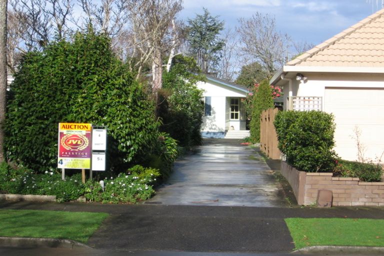 Photo of property in 4 Chilton Grove, Hokowhitu, Palmerston North, 4410