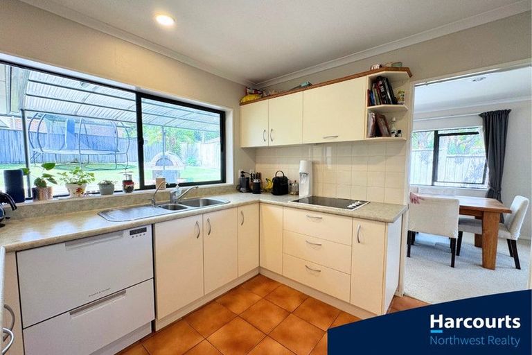 Photo of property in 20 Reybert Place, Massey, Auckland, 0614