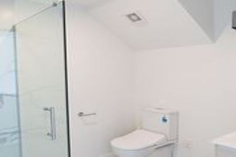 Photo of property in 11/8 Yeovil Road, Te Atatu Peninsula, Auckland, 0610