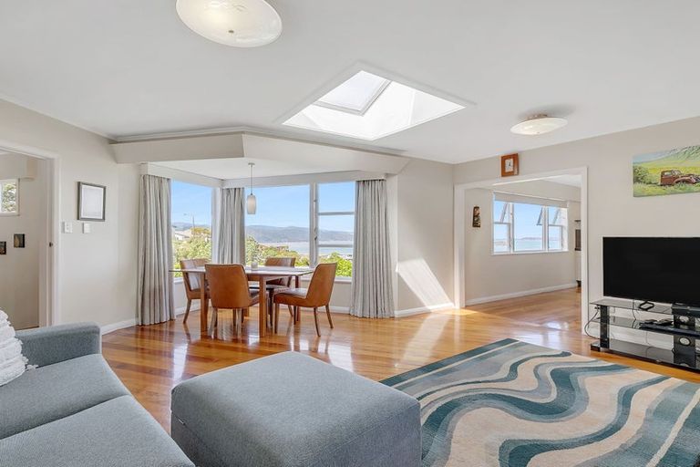 Photo of property in 115 Dowse Drive, Maungaraki, Lower Hutt, 5010