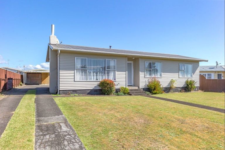 Photo of property in 12 Ross Street, Levin, 5510