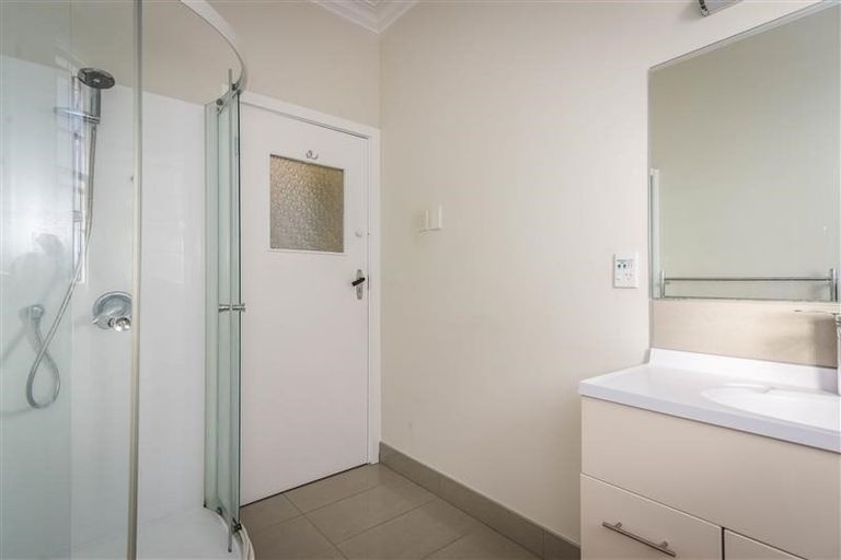 Photo of property in 63 Hutchinson Avenue, New Lynn, Auckland, 0600
