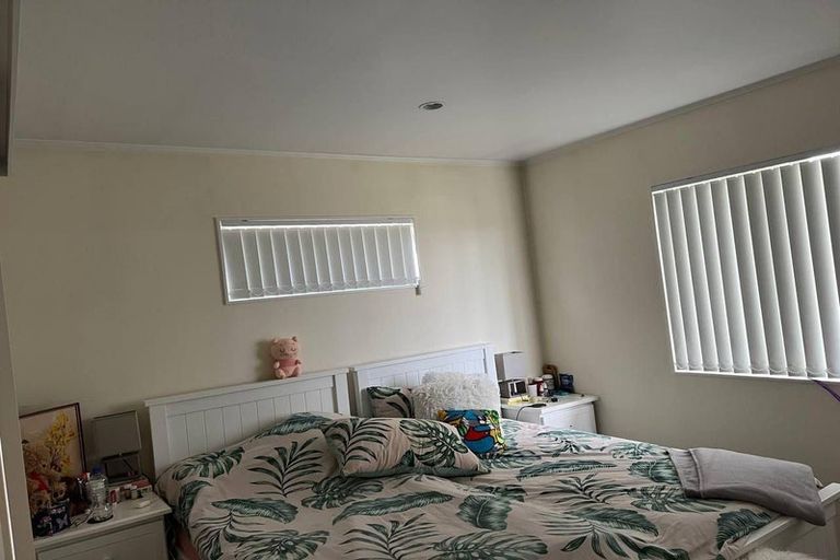 Photo of property in 357 Glenfield Road, Glenfield, Auckland, 0629