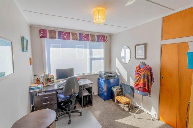 Photo of property in 25 Oak Avenue, Paremata, Porirua, 5024