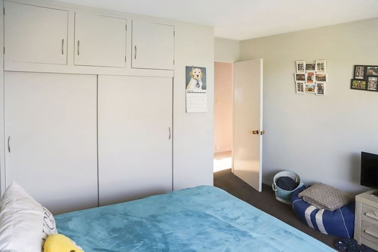 Photo of property in 2/17b Prestons Road, Redwood, Christchurch, 8051