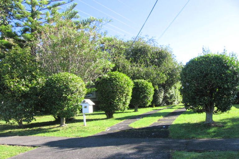 Photo of property in 74 Roberts Road, Te Atatu South, Auckland, 0610