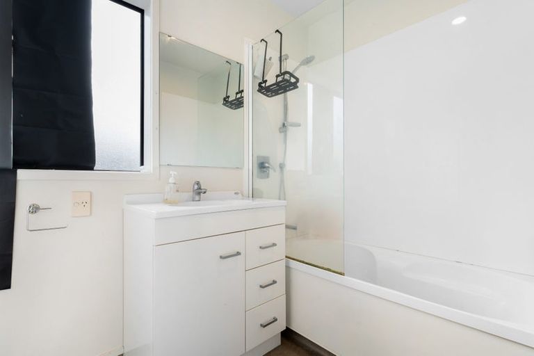 Photo of property in 1/36 West Coast Road, Glen Eden, Auckland, 0602