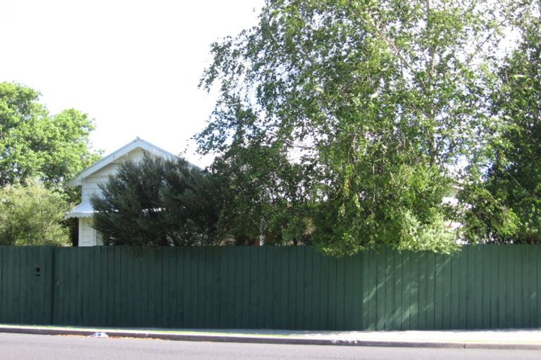 Photo of property in 100 Avondale Road, Avondale, Auckland, 1026