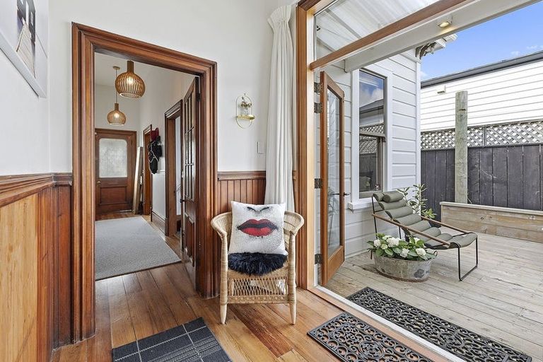 Photo of property in 82 Creswick Terrace, Northland, Wellington, 6012