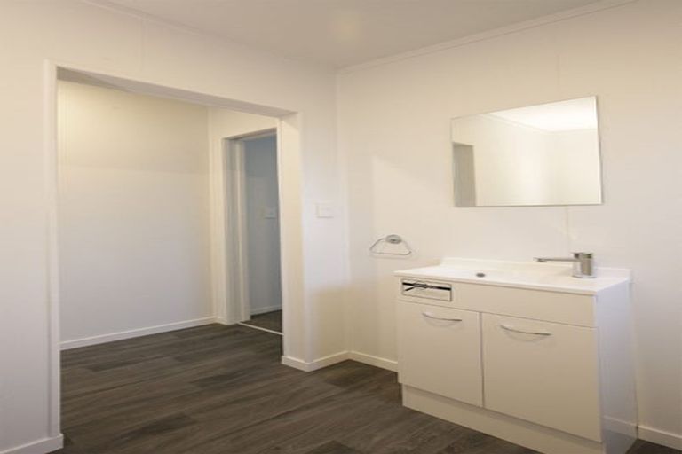 Photo of property in 51b Miro Street, New Lynn, Auckland, 0600