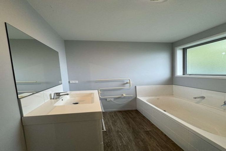 Photo of property in 17 Royal Park Drive, Parklands, Christchurch, 8083