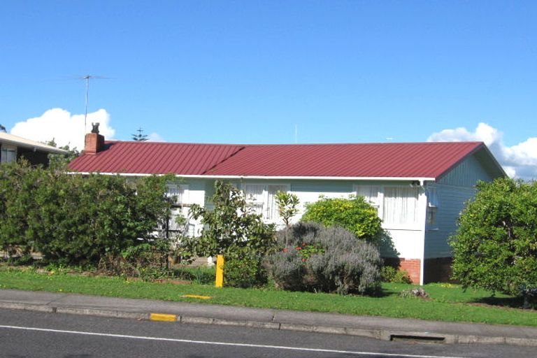 Photo of property in 125 Hutchinsons Road, Bucklands Beach, Auckland, 2014