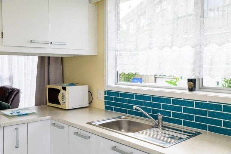 Photo of property in 2/27 Spence Road, Henderson, Auckland, 0612