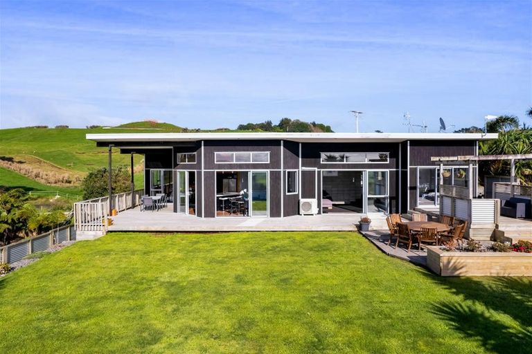 Photo of property in 81 Clearview Road, Lepperton, New Plymouth, 4373