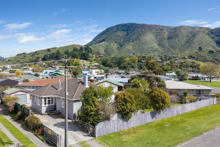 Photo of property in 27 Oxford Street, Picton, 7220
