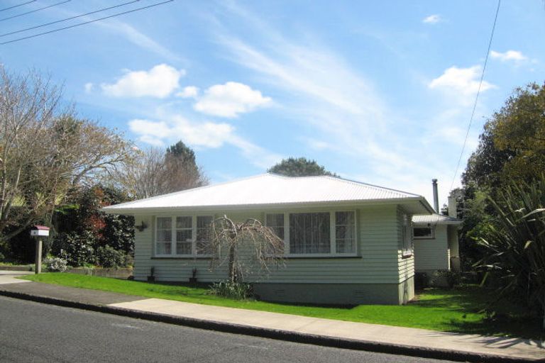 Photo of property in 4 Doralto Road, Frankleigh Park, New Plymouth, 4310