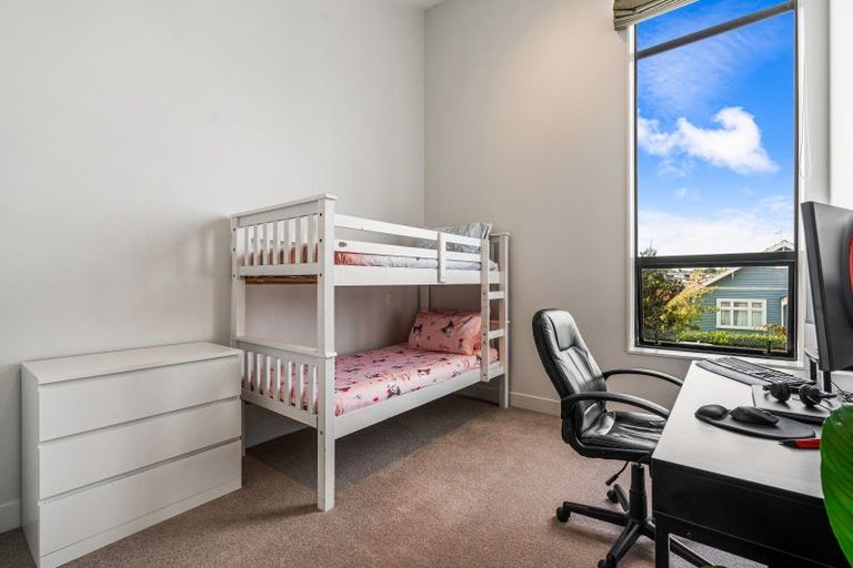 Photo of property in 12 Cochrane Road, Hobsonville, Auckland, 0616