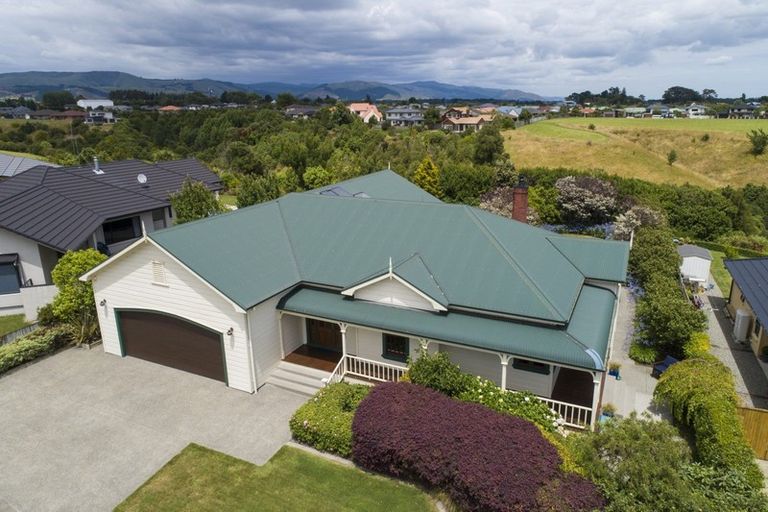Photo of property in 79 Cashmere Drive, Fitzherbert, Palmerston North, 4410