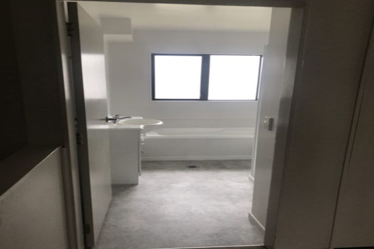 Photo of property in 72a Sheridan Terrace, Johnsonville, Wellington, 6037