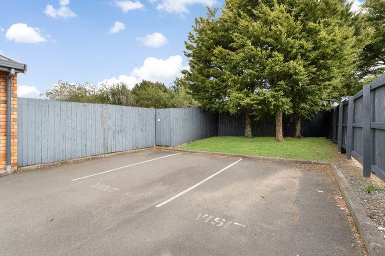 Photo of property in 1/36 West Coast Road, Glen Eden, Auckland, 0602