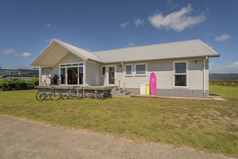Photo of property in 165 Kelly Jade Avenue, Matarangi, Whitianga, 3592