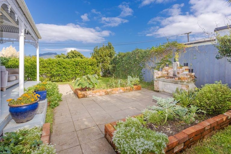 Photo of property in 2 Smith Street, Raglan, 3225