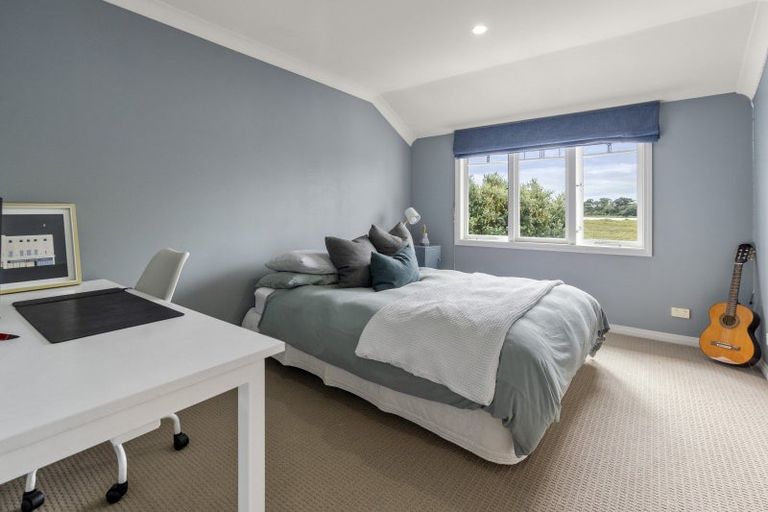 Photo of property in 28a Waterview Road, Stanley Point, Auckland, 0624