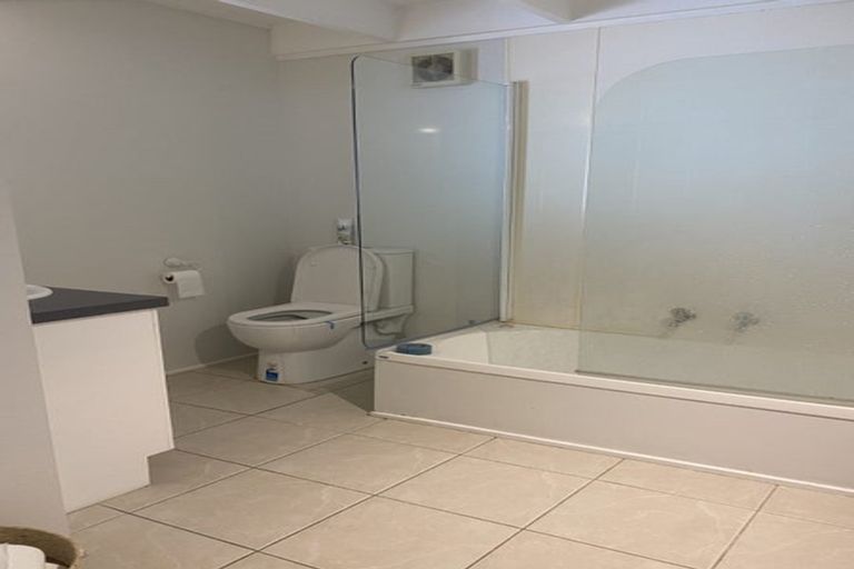 Photo of property in 2/147 Spinella Drive, Bayview, Auckland, 0629